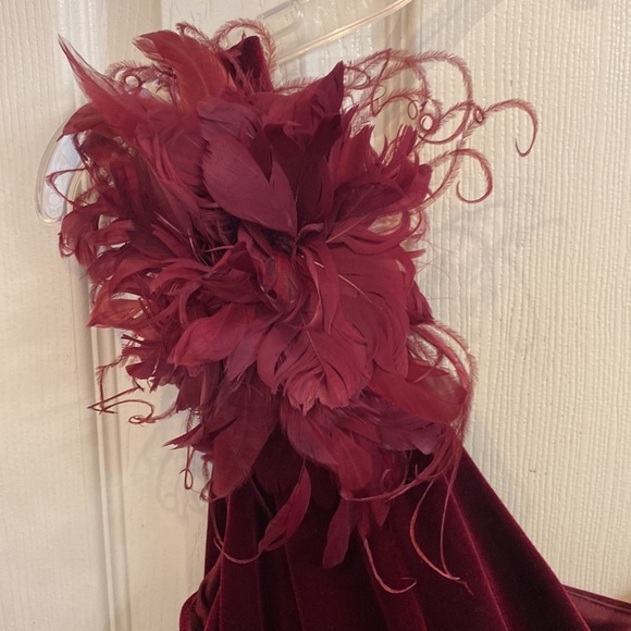 David Meister Size 10 Burgundy Velvet Formal - Picture 2 of 3